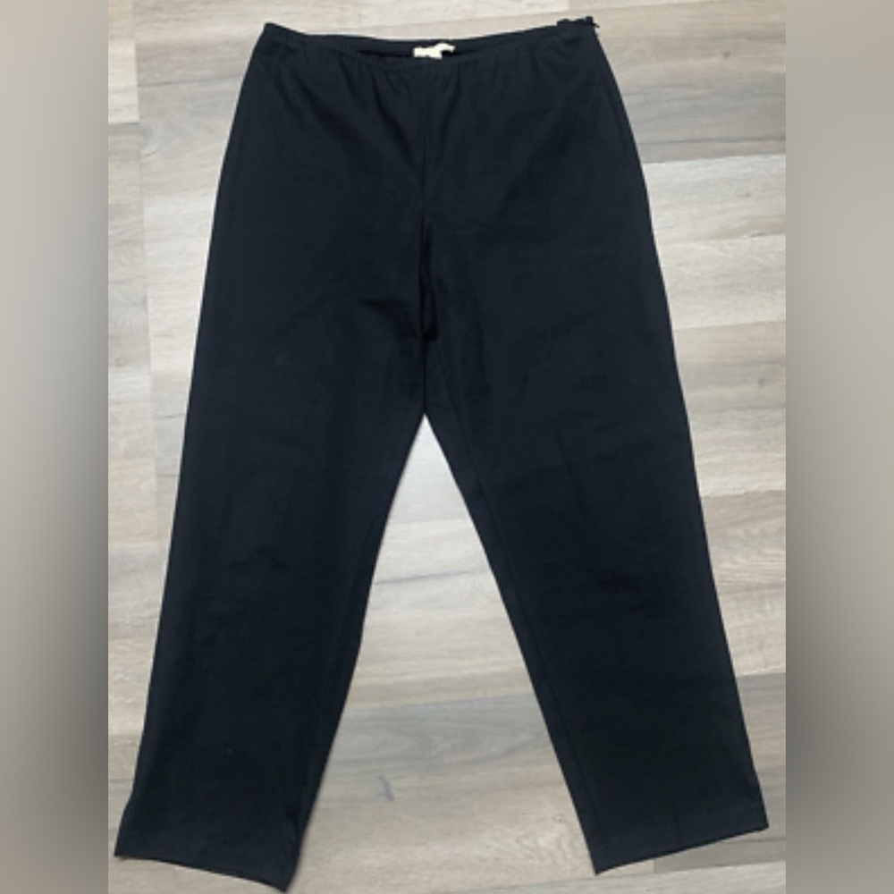 Eileen Fischer black pull on cropped straight pants with side zip and elastic - Picture 2 of 4